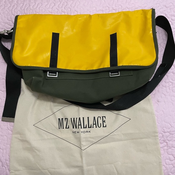 MZ Wallace EUC Loden Green Canvas Messenger/Laptop Bicycle Bag-Unisex -Well Made - Picture 6 of 15